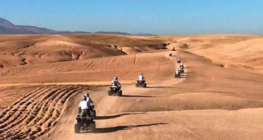 Quad dans le désert d'Agafay près de Marrakech