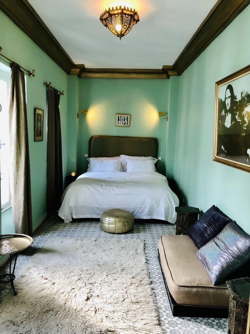 The Gold Room — ambiance