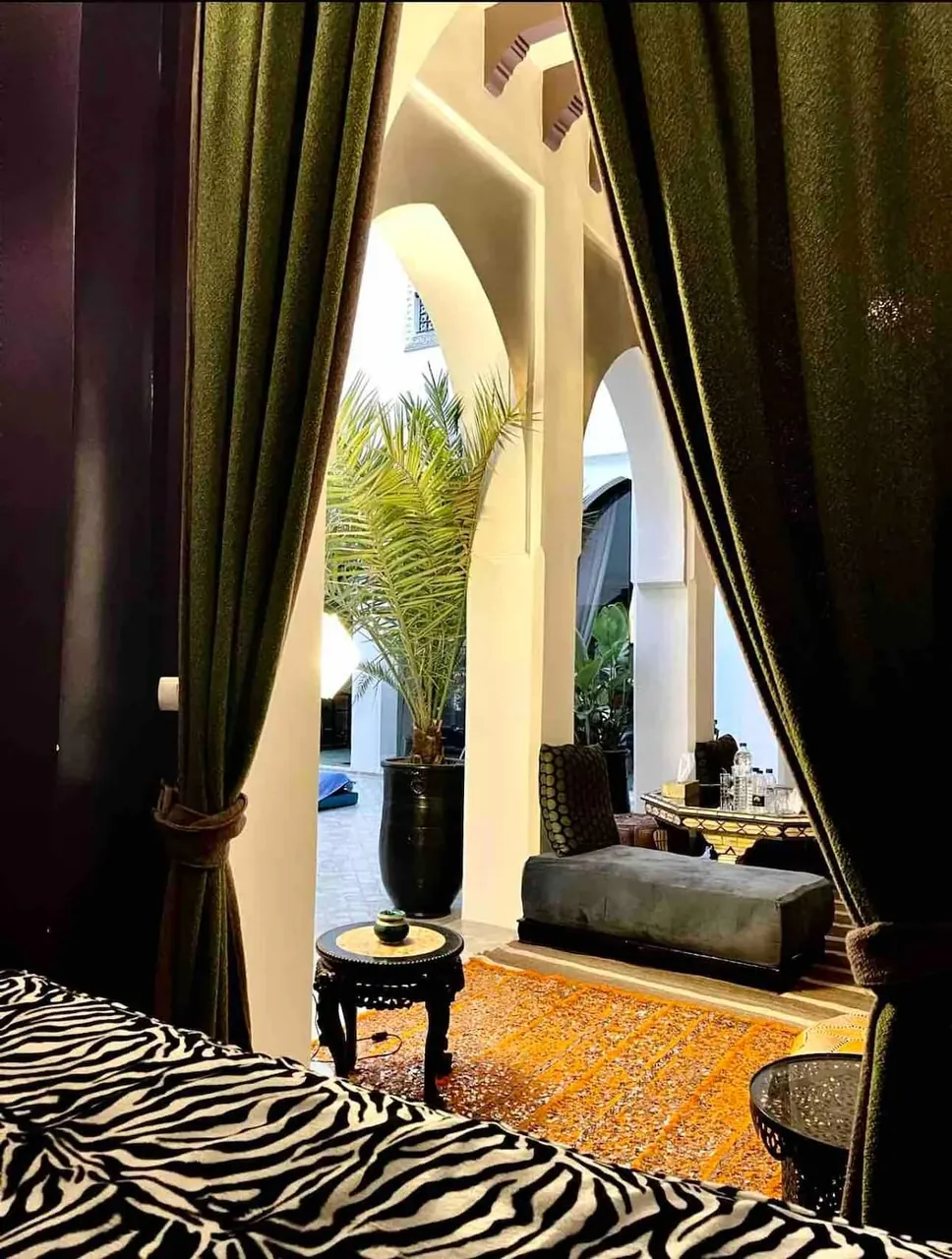 Dar Maureen living salon with Moroccan sofas